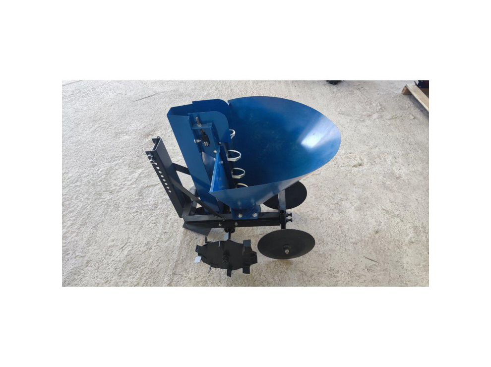 Картофелесажалка для мотоблока