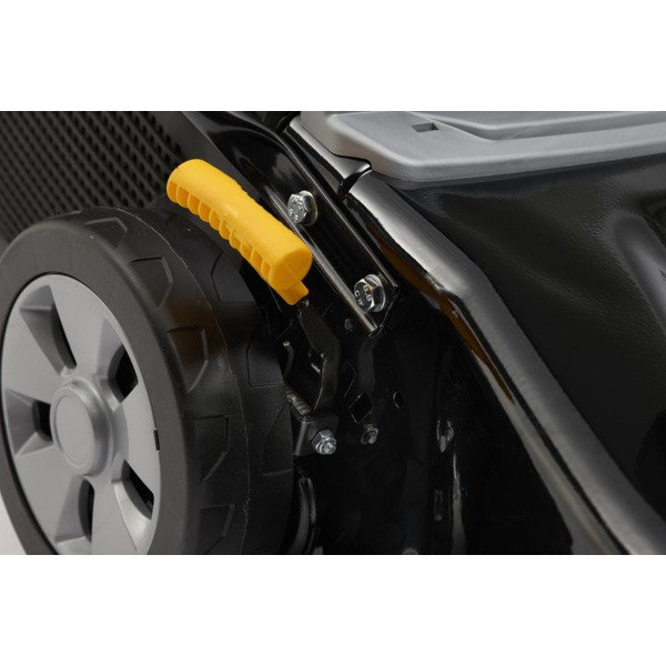 Газонокосилка бензиновая несамоходная Alpina AL4 46 A