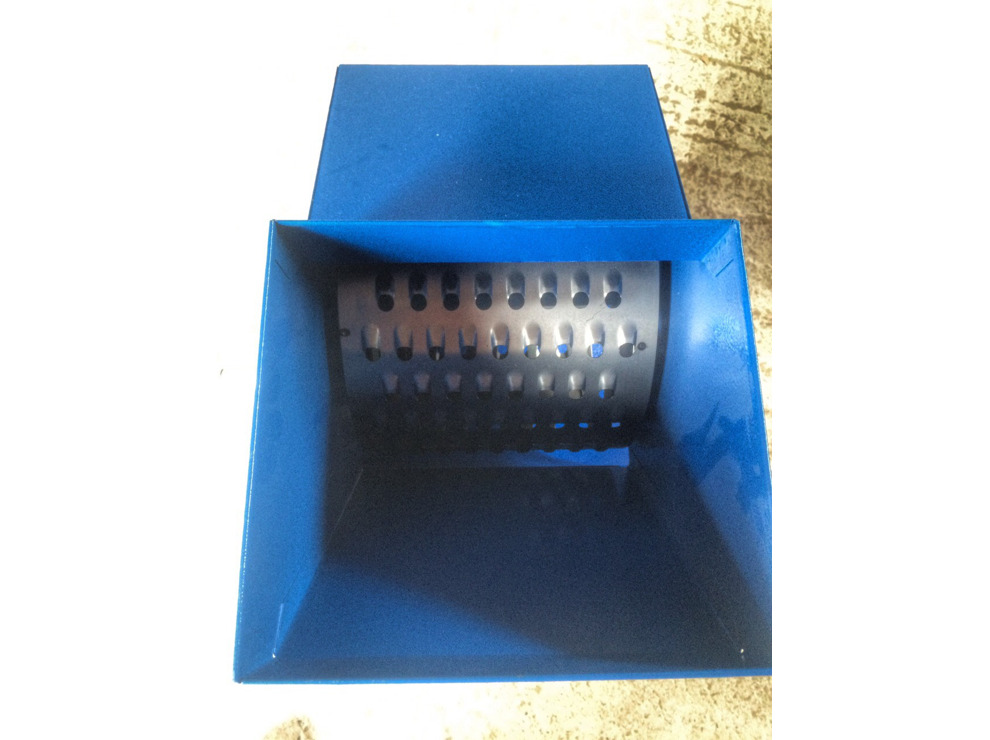 Ручной измельчитель кормов-терка (кормоизмельчитель) 