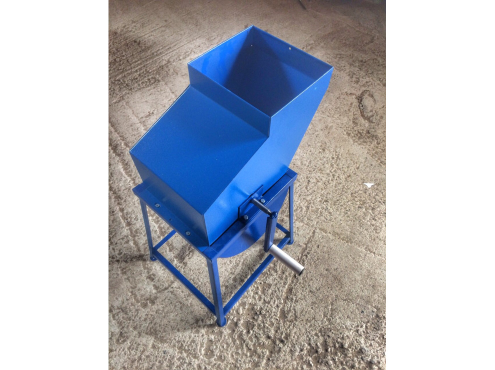 Ручной измельчитель кормов-терка (кормоизмельчитель) 