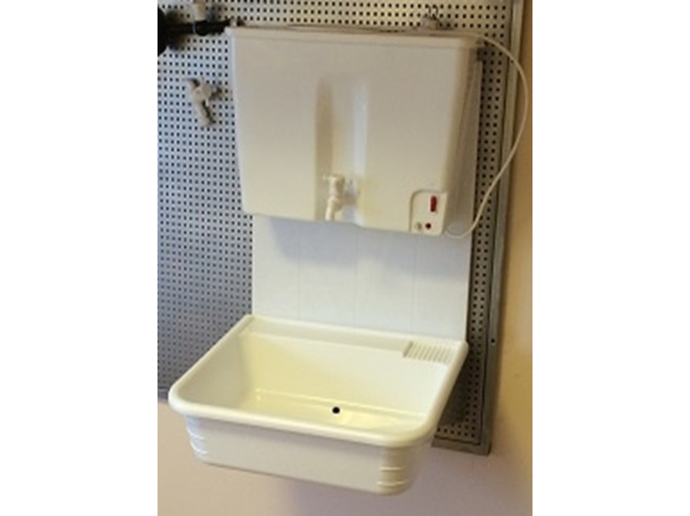 Навесной комплект Чистюля с ЭВБО-17л с нагревом