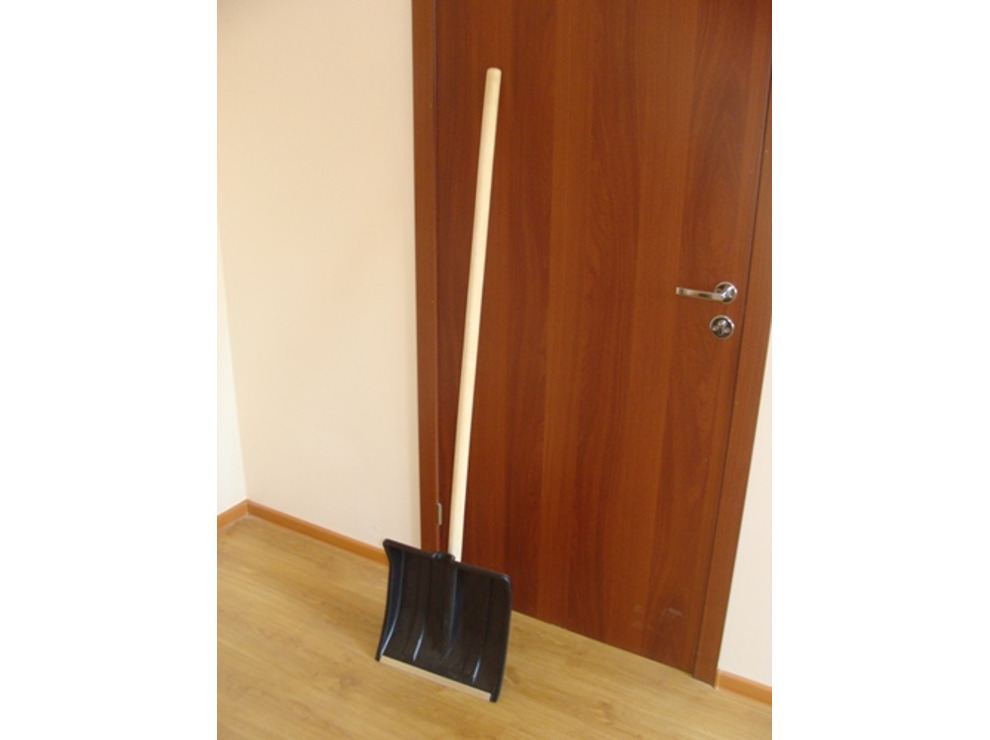 Лопата снегоуборочная "Дворик" с черенком (ширина 360 мм)