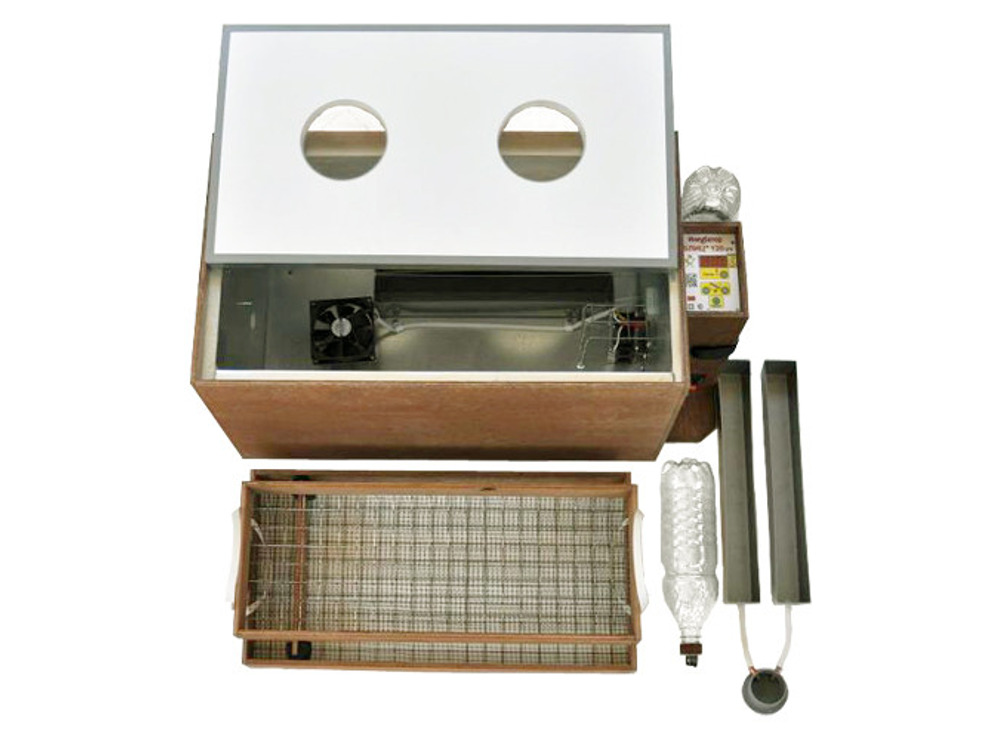 Инкубатор цифровой Блиц 72Ц, деревянный корпус