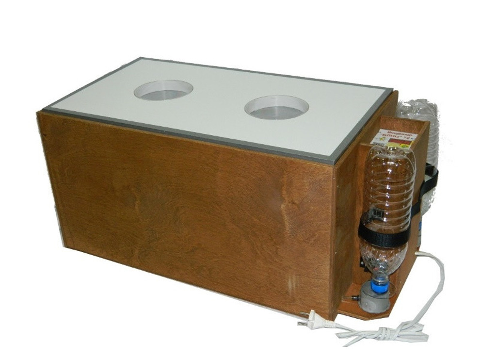 Инкубатор цифровой Блиц 72Ц, деревянный корпус