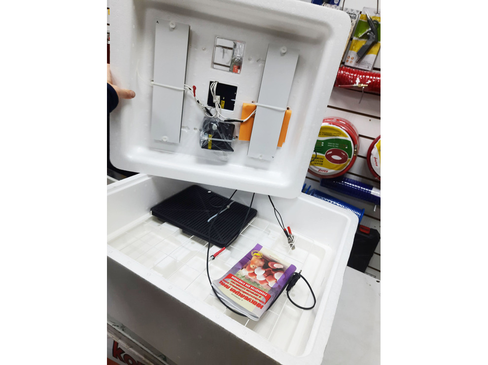 Инкубатор Несушка на 63 яйца арт. 46В (автомат, цифр. табло, вентиляторы, 220+12В) 