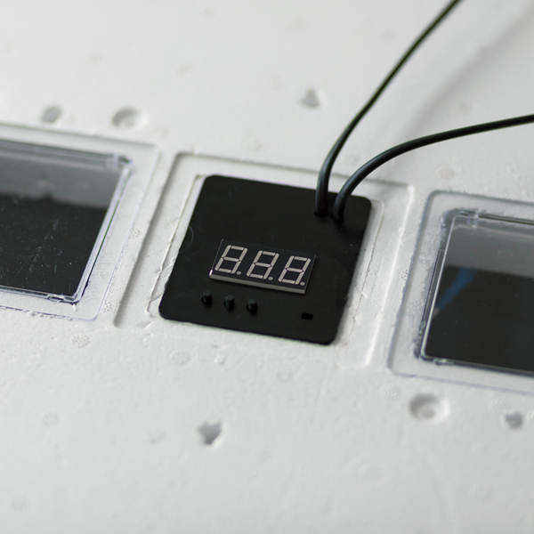 Инкубатор Несушка на 77 яиц арт. 59ВГ (автомат, гигрометр, цифр. табло, вентиляторы) 