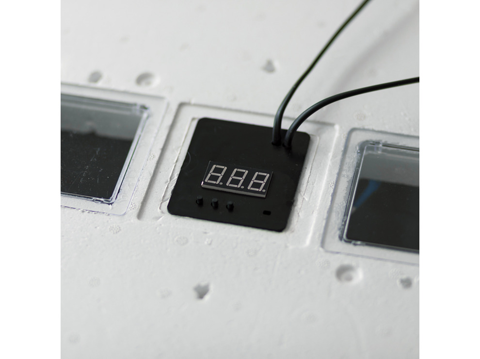 Инкубатор Несушка на 63 яйца арт. 38Г (автомат, гигрометр, цифр. табло) 