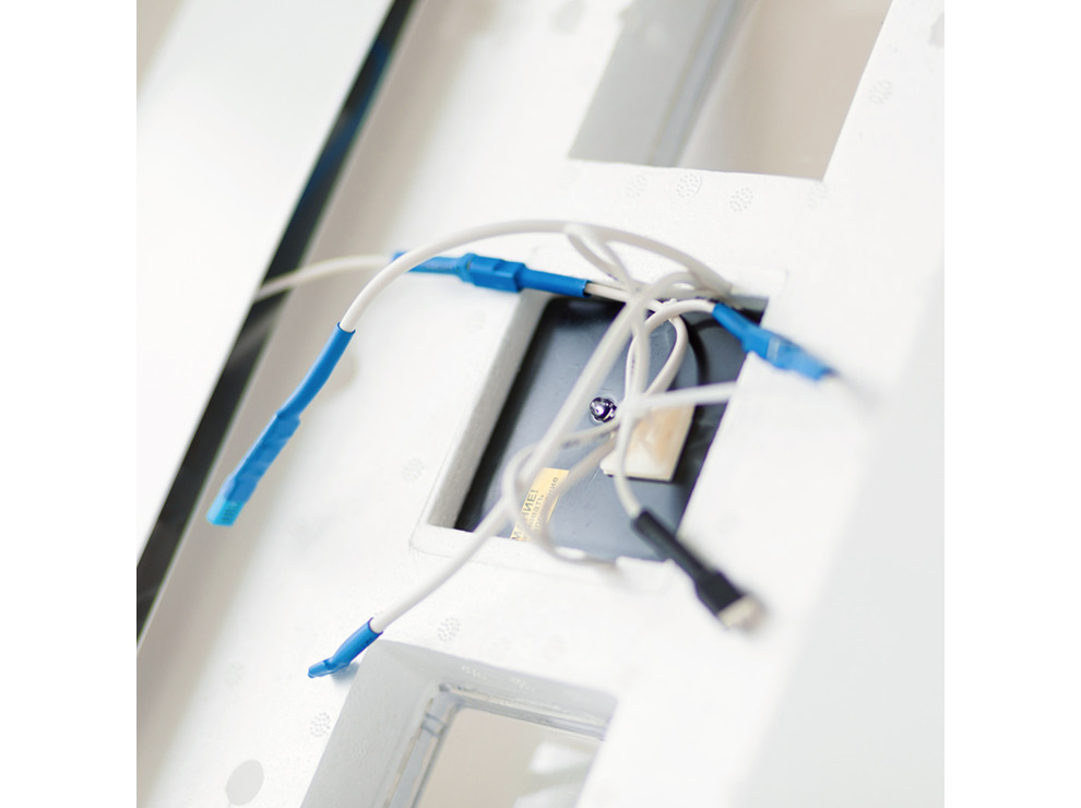 Инкубатор Несушка на 63 яйца арт. 46Г (автомат, цифр. табло, 220+12В)