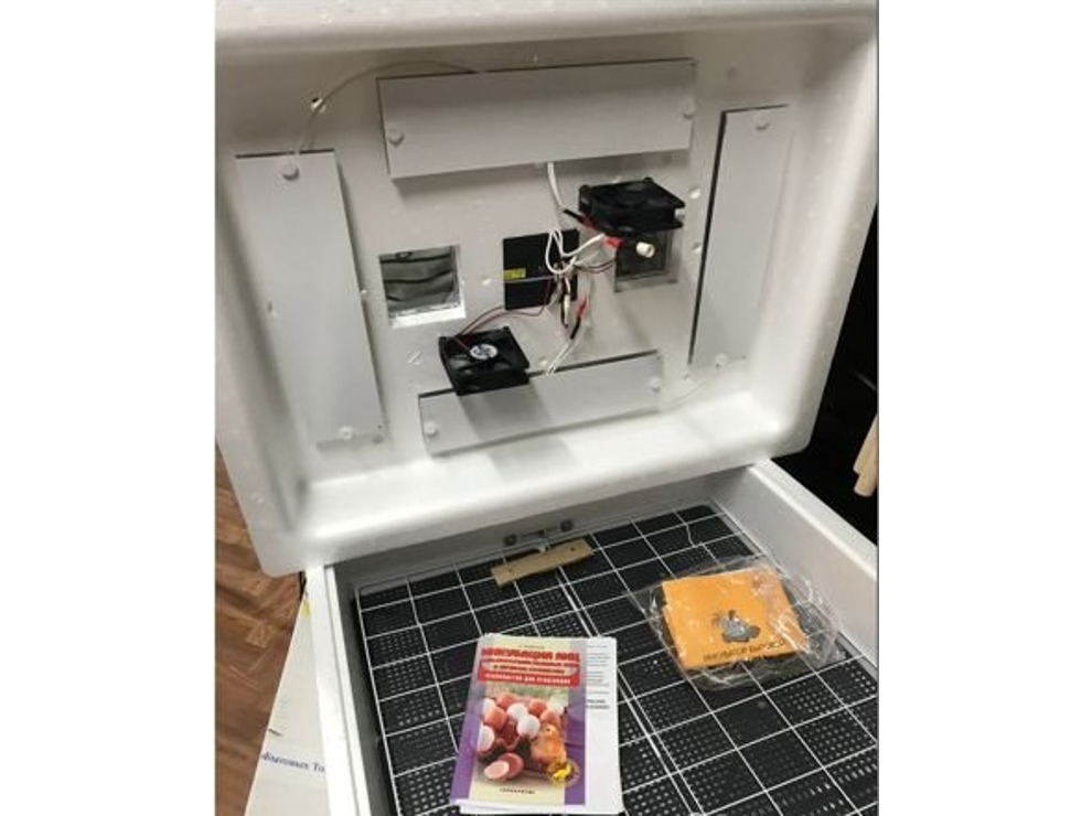 Инкубатор Несушка на 104 яйца арт. 64ВГ (автомат, гигрометр, цифр. табло, вентиляторы, 220+12В) 